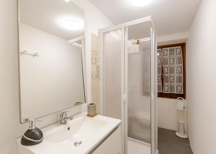 Zen In The Center With Free Parking And 24hours Automatic Check-in With Netflix Dazn And Lägenhet *